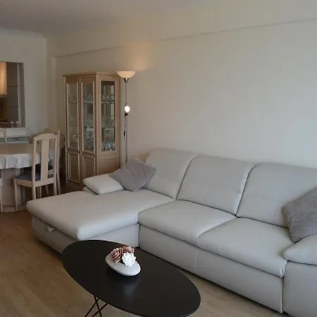 In With Sea View Apartmán *